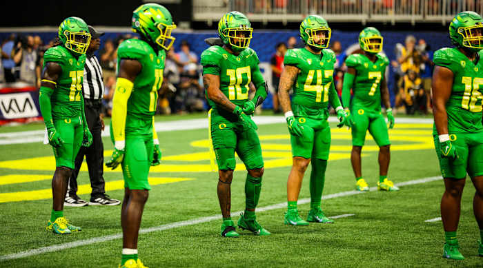The 2022 Oregon Ducks defense in Atlanta against the Georgia Bulldogs.